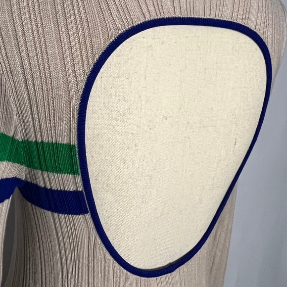 BDG (Urban Outfitters) Cutout Back Fitted Mockneck Sweater Size M - Picture 5 of 8